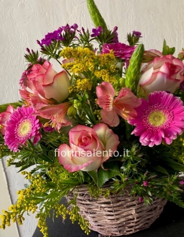 cesto vimini con rose grande